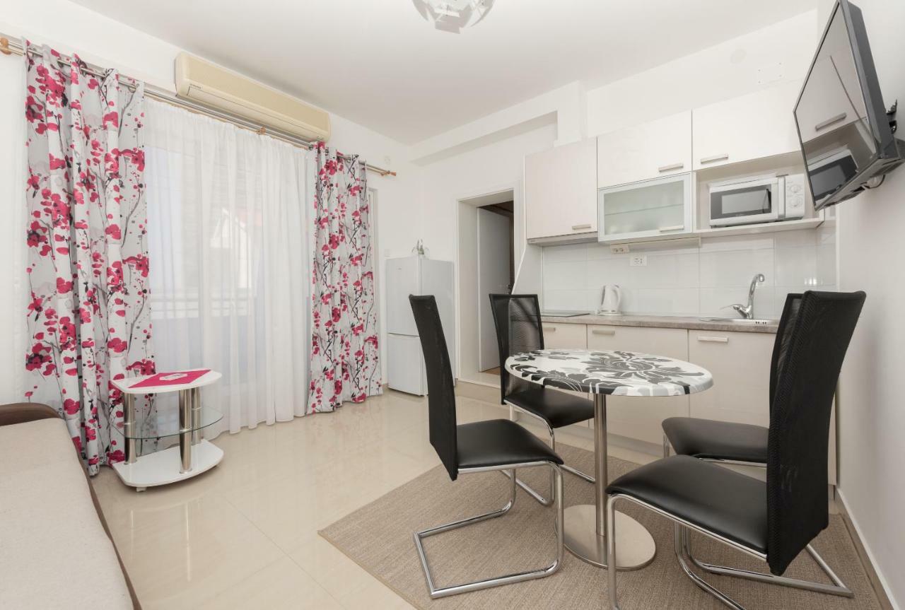 Apartmani Mona Makarska Eksteriør bilde