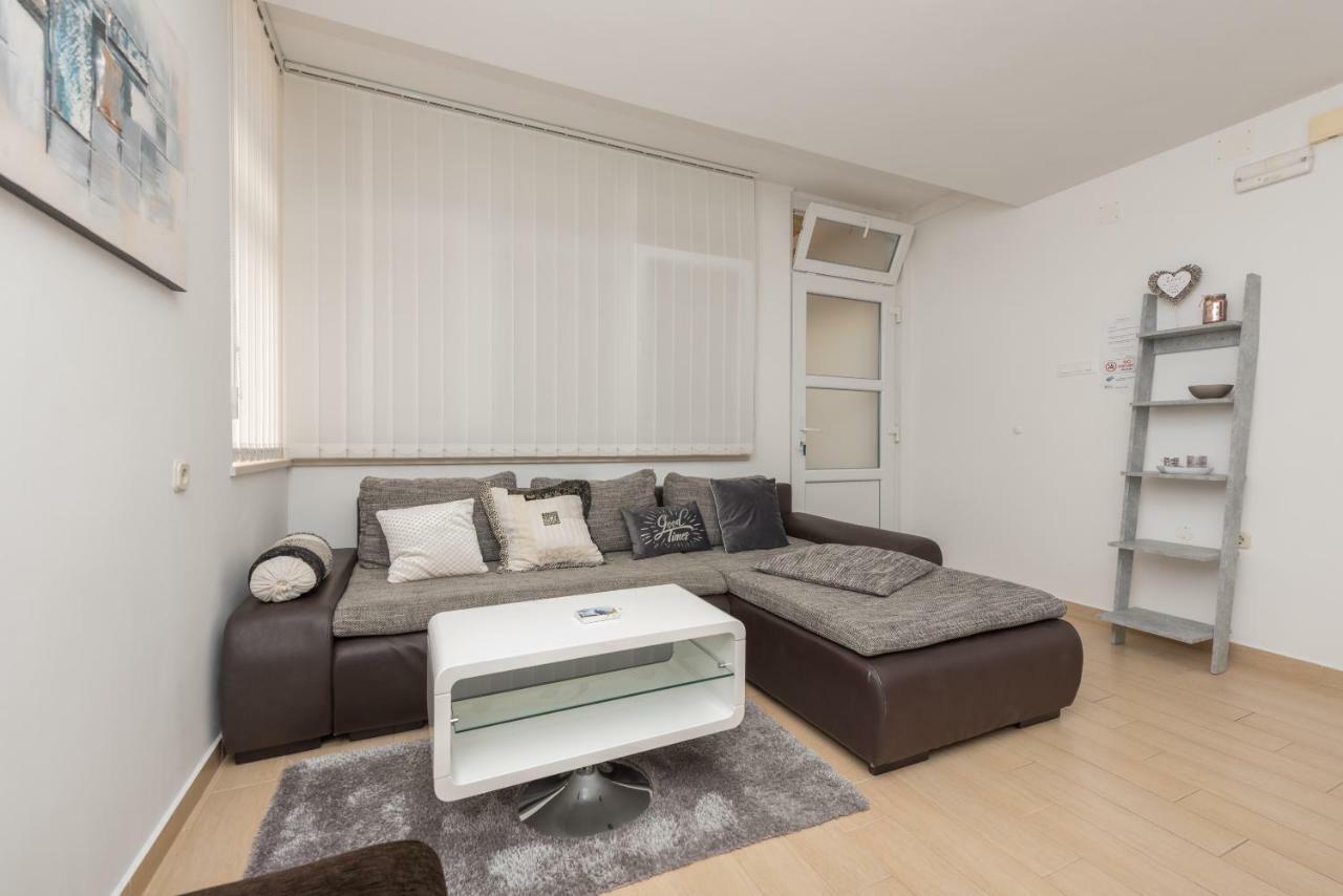 Apartmani Mona Makarska Eksteriør bilde